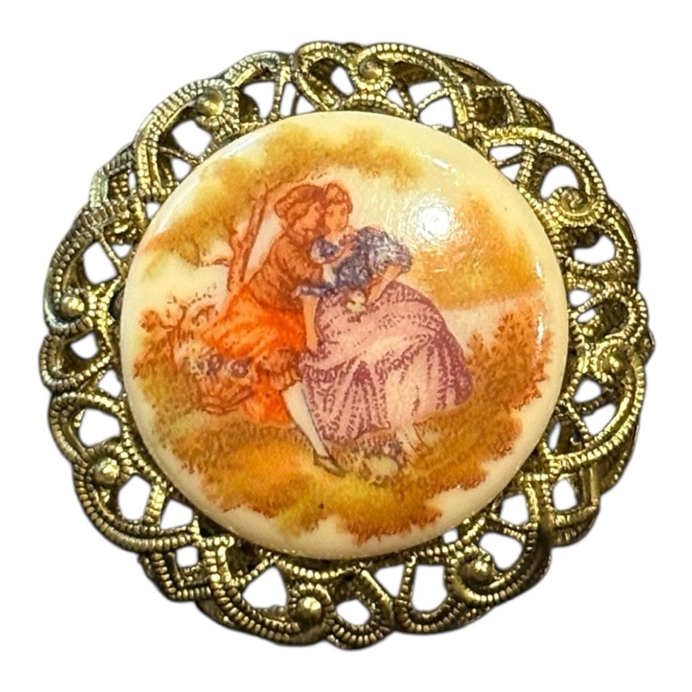 Vintage Brooch marked Western Germany Gold Tone Filigree & Ceramic. JB5